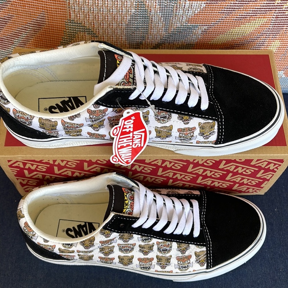 Vans Men’s Old Skool
Jaguar Black
VN0A5JMIBLK
sneakers - Picture 4 of 16